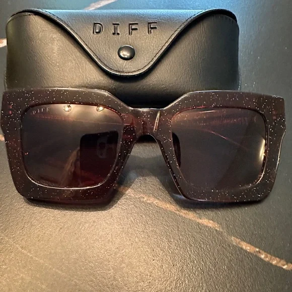 DIFF Eyewear Dani Sunglasses - CHESTNUT - Picture 5 of 12